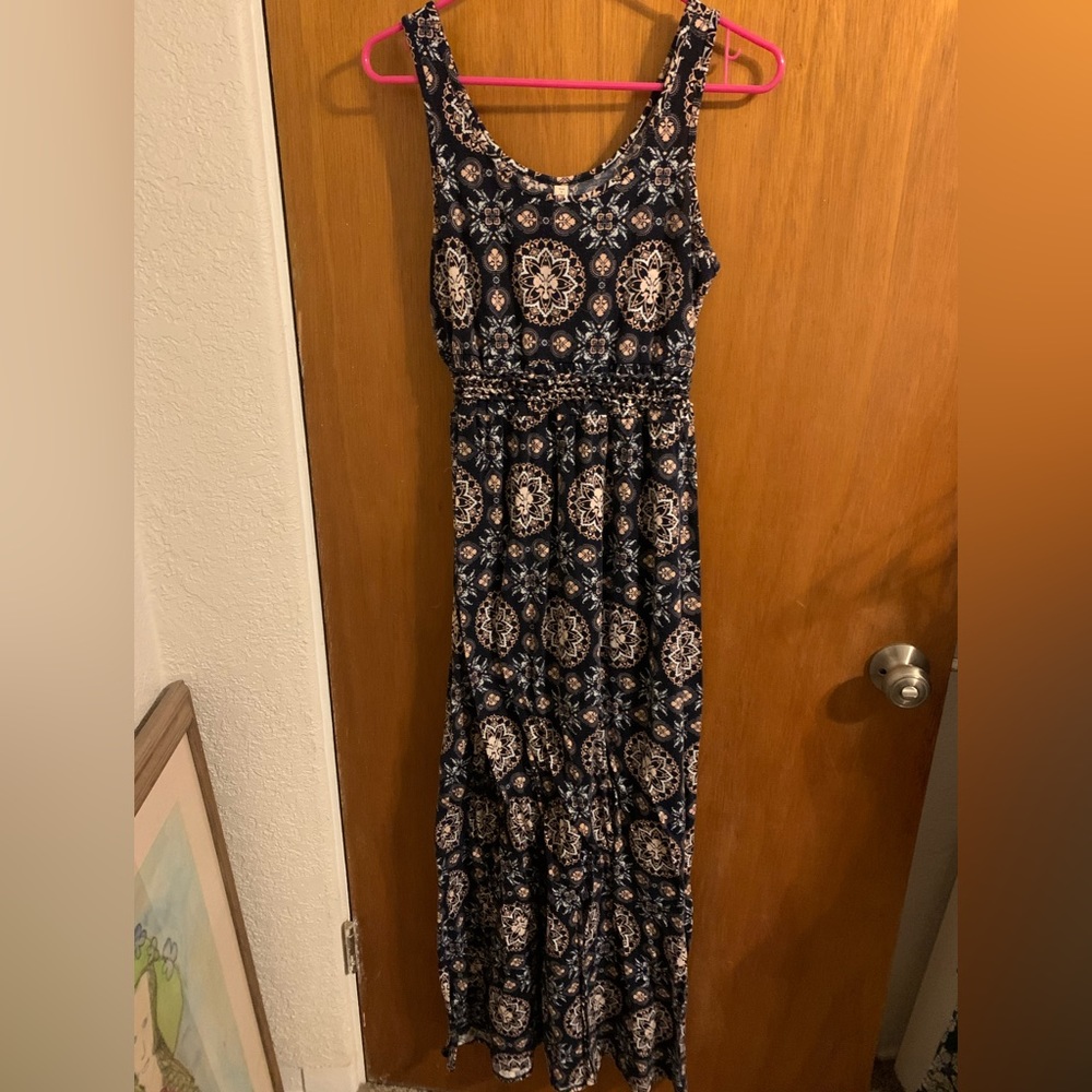 Maxi dress with cute waist detail.
